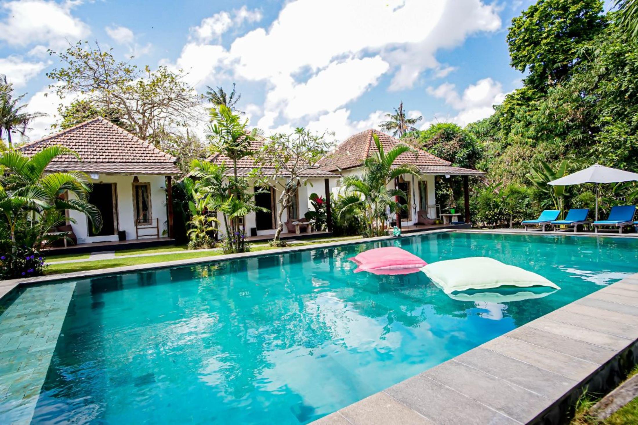 Agung Wiwin Homestay & Restaurant Mengwi Ngoại thất bức ảnh