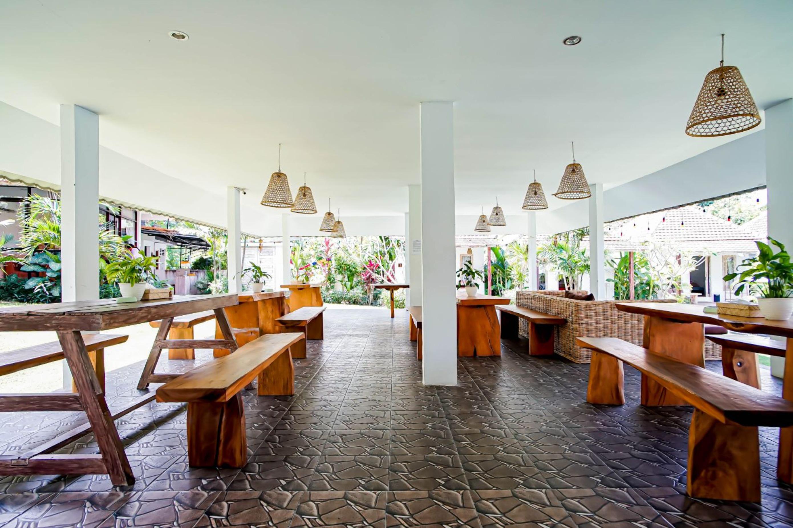 Agung Wiwin Homestay & Restaurant Mengwi Ngoại thất bức ảnh