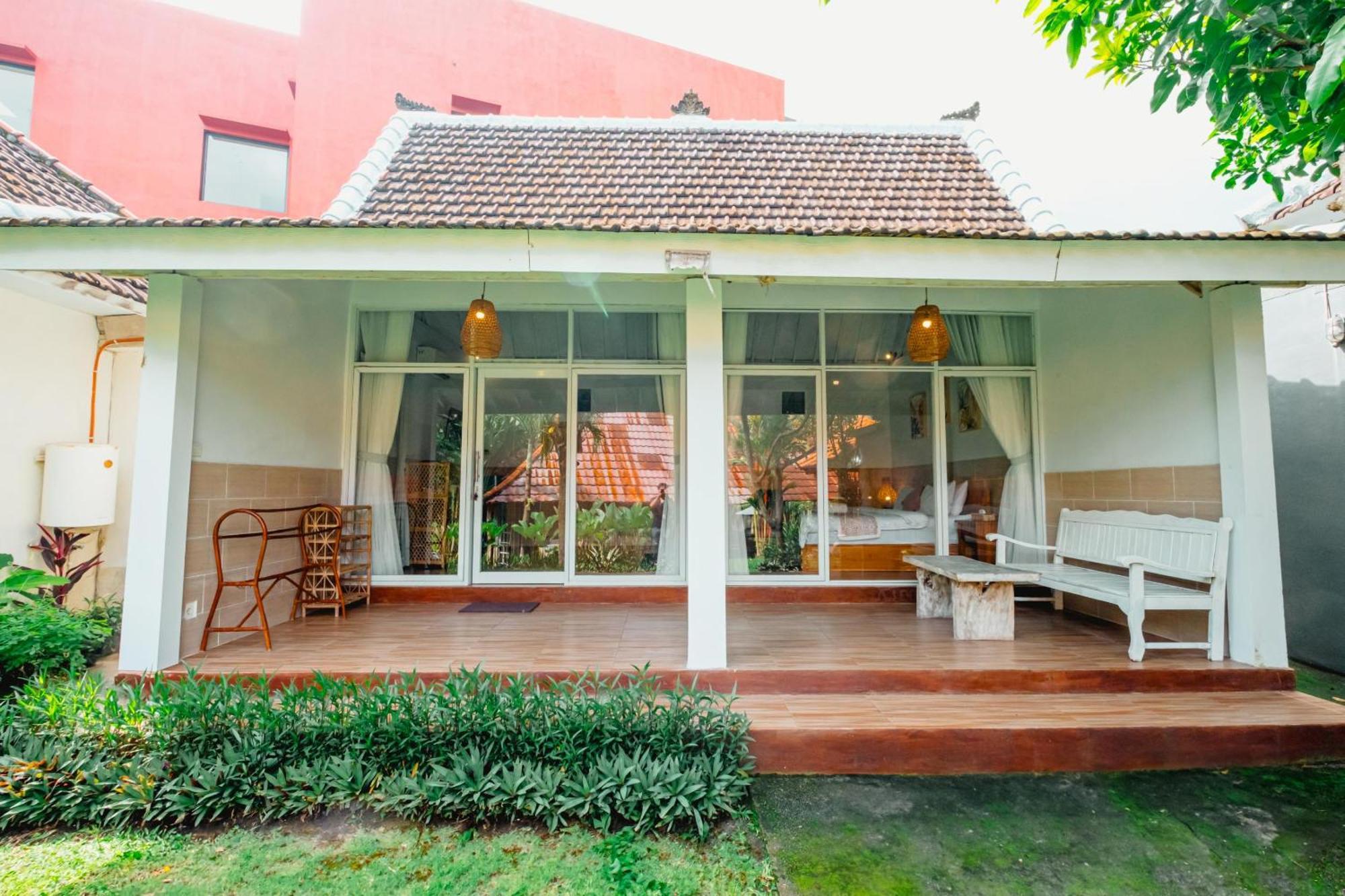 Agung Wiwin Homestay & Restaurant Mengwi Ngoại thất bức ảnh